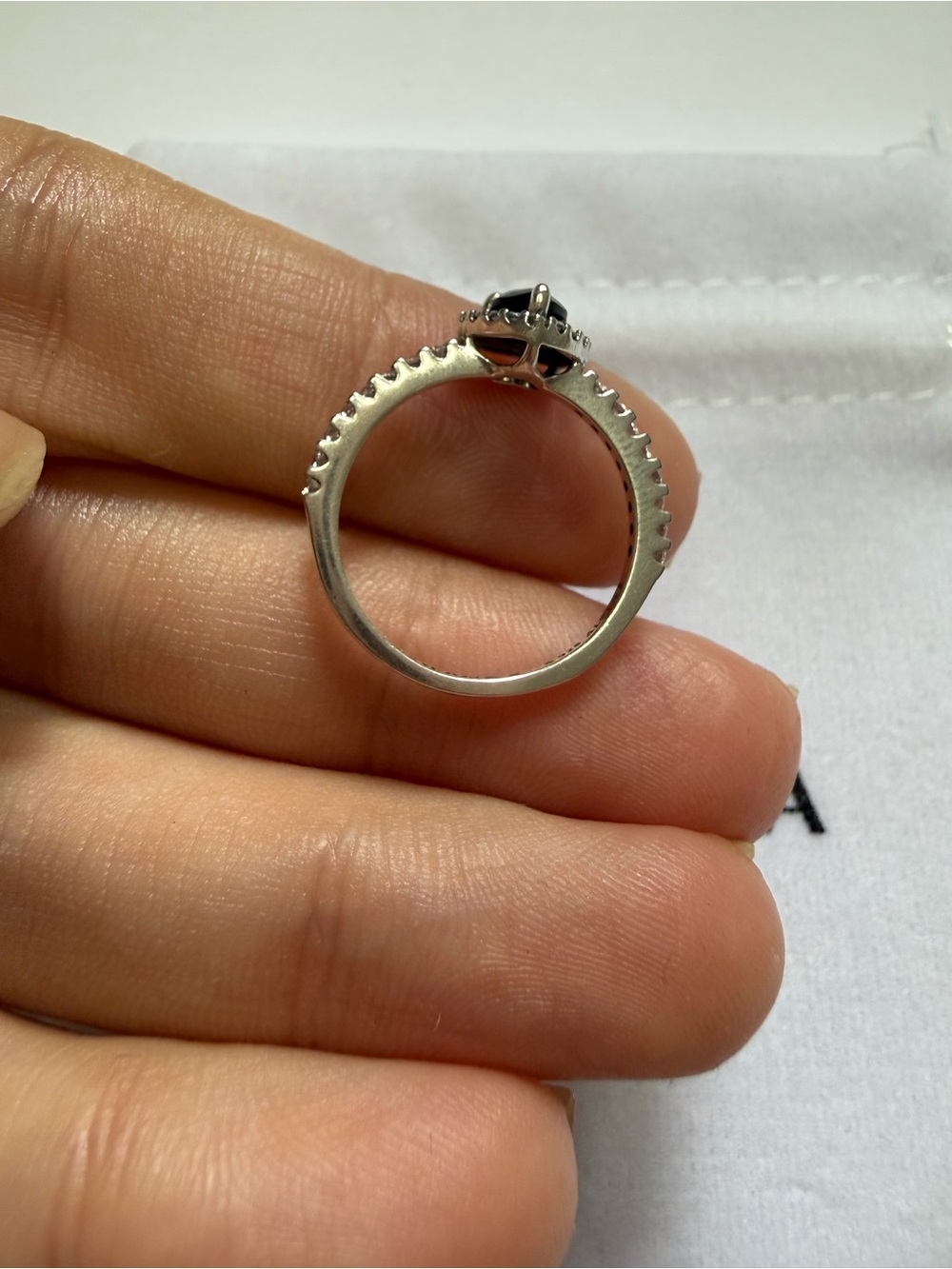 Pandora Elevated Black Heart Ring
Sterling silver size 6 NEW WITHOUT BAG!!!!!!! - Picture 3 of 7